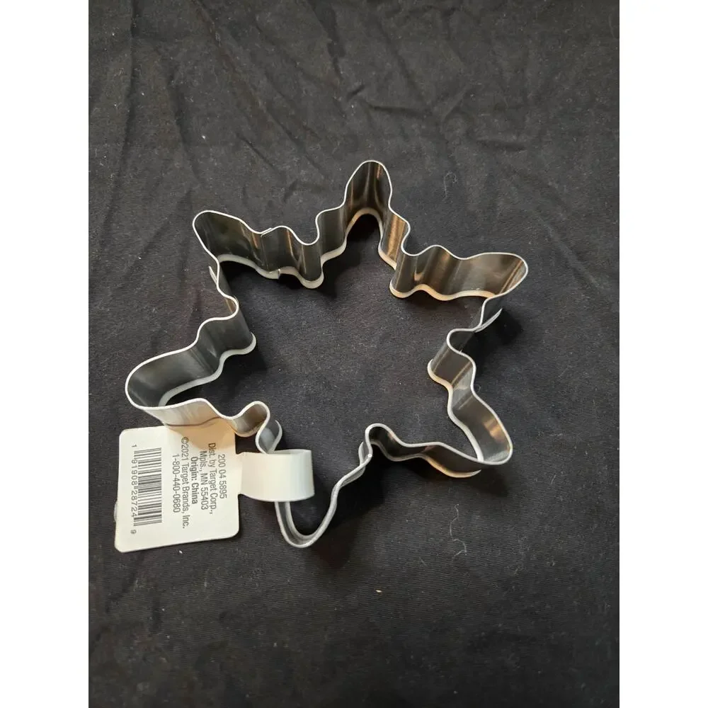 Target Threshold Snowflake Cookie Cutter (3.46